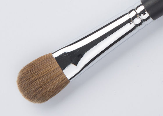 ছোট পয়েন্টযুক্ত কনসিলার ব্রাশ, যা নির্ভুলভাবে ব্যবহারের জন্য নিষ্ঠুরতা মুক্ত কমলা সিনথেটিক ফাইবার দিয়ে তৈরি