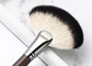 OEM Custom Vonira Natural Goat Hair Large Fan Brush For Professional Makeup Studio Makeup Artist